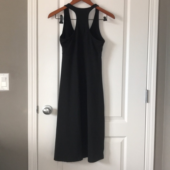 The north face black dress with built in sports bra and pockets - Picture 2 of 3